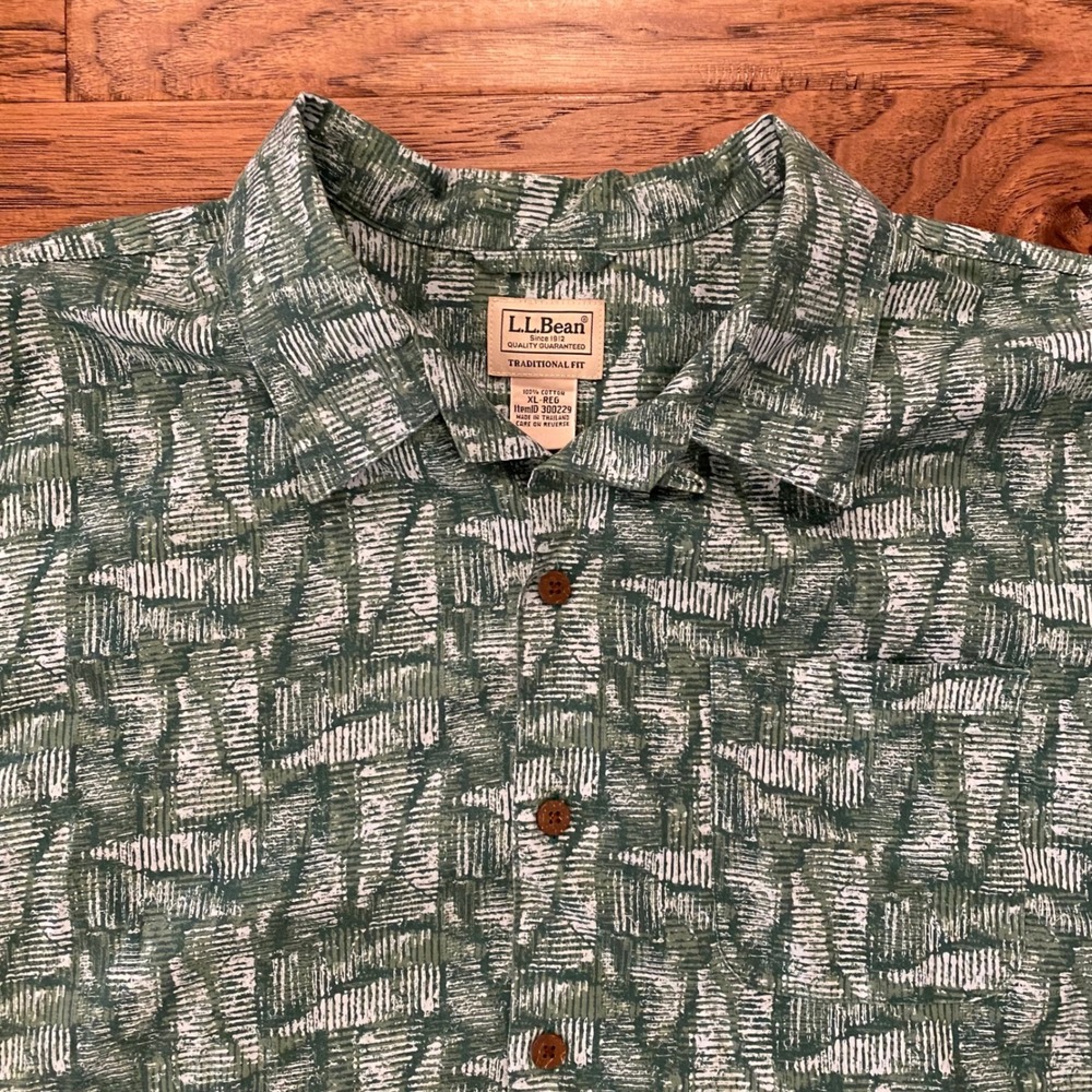 L.L. Bean Button Up Shirt Mens XL Green Abstract Print Cotton 300229